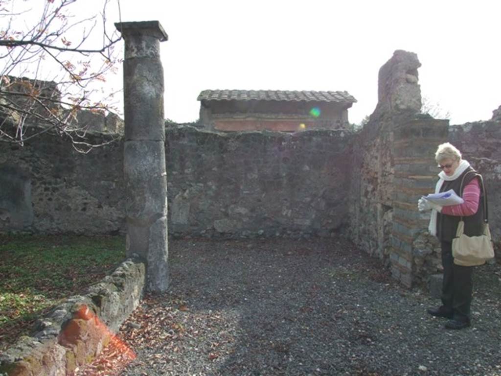 VI.5.4 Pompeii. December 2007. Looking south along the walkway, room 7, towards remains of room 10 on its south end.