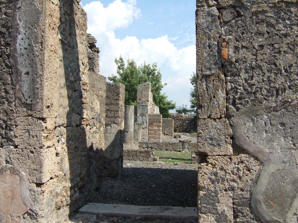 VI.5.4 Pompeii. September 2005.  Doorway with corridor to atrium.