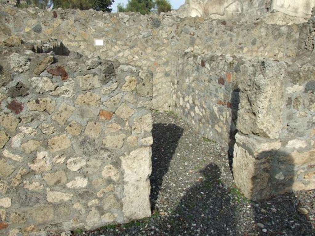 VI.5.4 Pompeii. December 2007. Doorway to room 4, cubiculum.