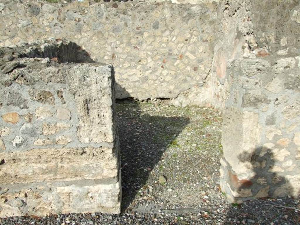 VI.5.4 Pompeii. December 2007. Doorway to room 5, cubiculum.