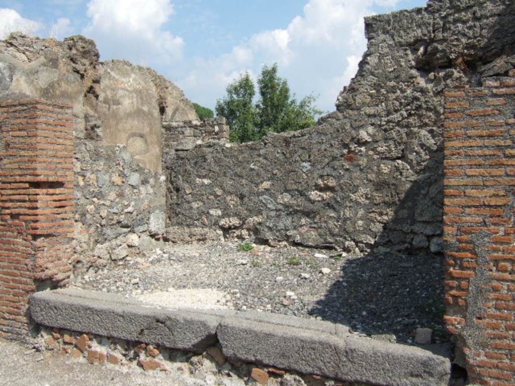 VI.5.6 Pompeii. September 2005. Looking across entrance doorway towards north-east corner of shop and doorway to VI.5.5. 