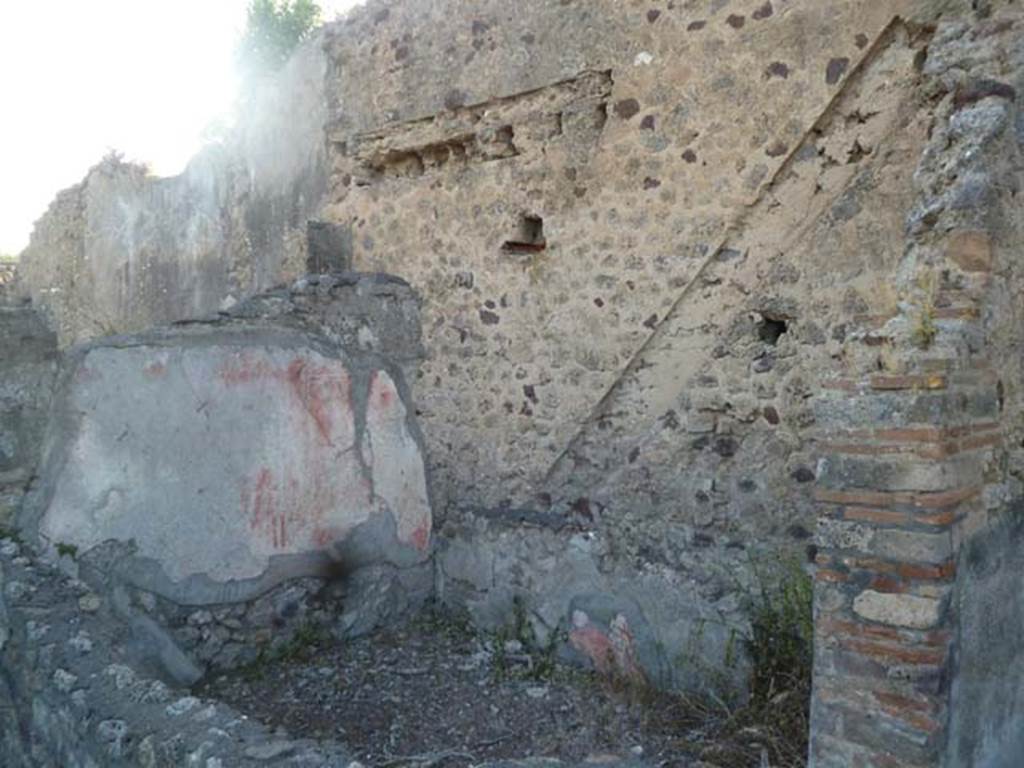 VI.5.8 Pompeii. May 2011. Looking towards north-west corner of room behind the tablinum.