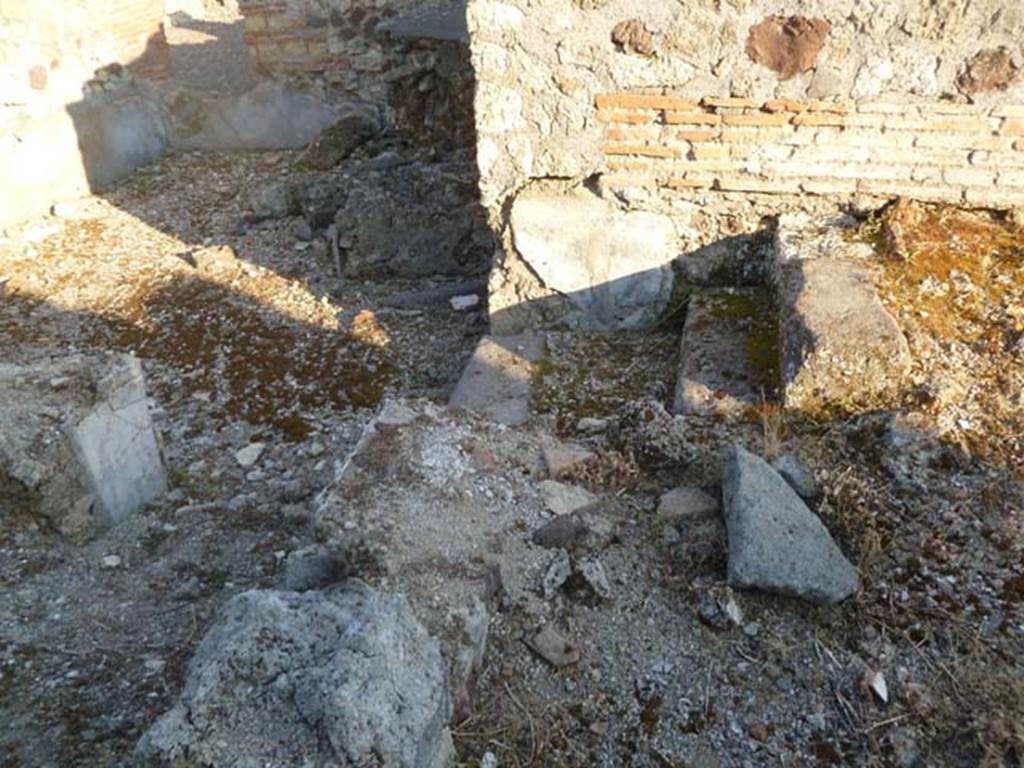 VI.5.9 Pompeii. May 2011. Looking south towards a set of steps.