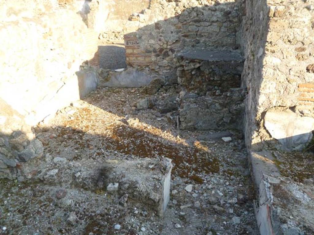 VI.5.9 Pompeii. May 2011. Looking south towards a doorway linking to atrium of VI.5.19. 