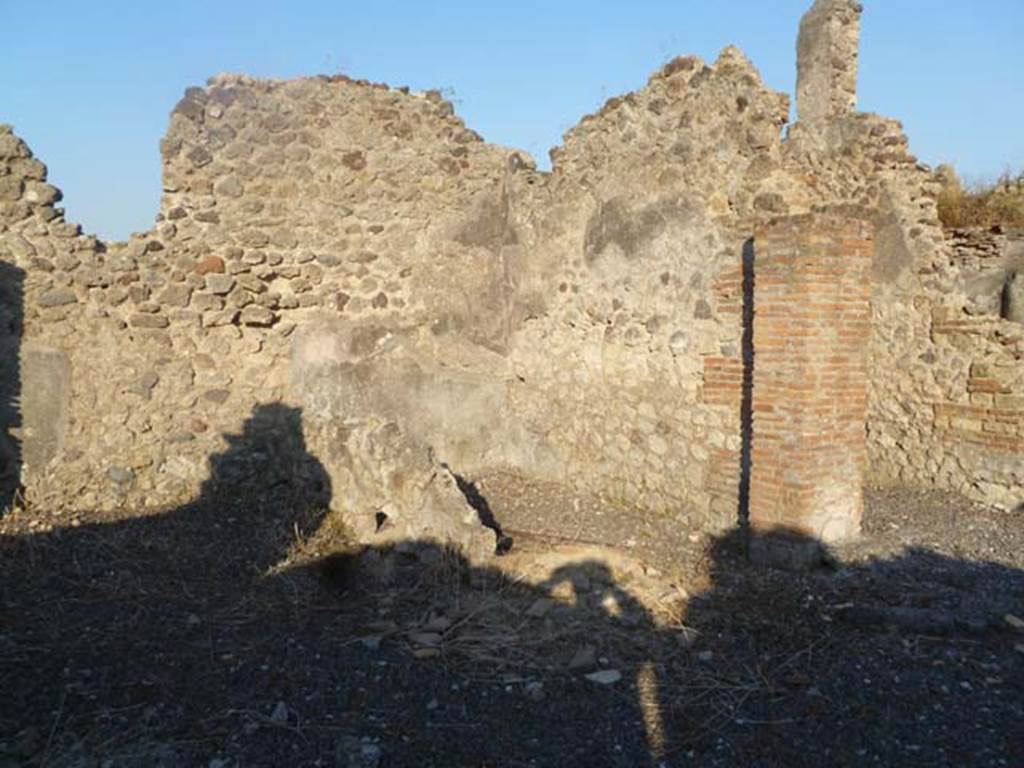 VI.5.9 Pompeii. May 2011. Looking south-east towards two rooms on north side of entrance corridor of VI.5.19, on right.