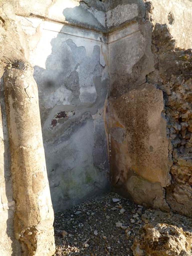 VI.5.19 Pompeii. May 2011. Cubiculum in south-east corner of atrium, looking towards south wall. 