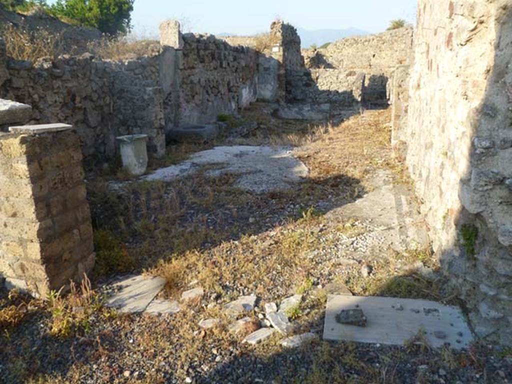 VI.5.9 Pompeii. May 2011. Looking east across tablinum.