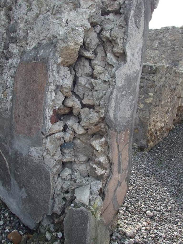 VI.5.10 Pompeii. December 2007. Corner of doorpost of room 10 in west wall. 