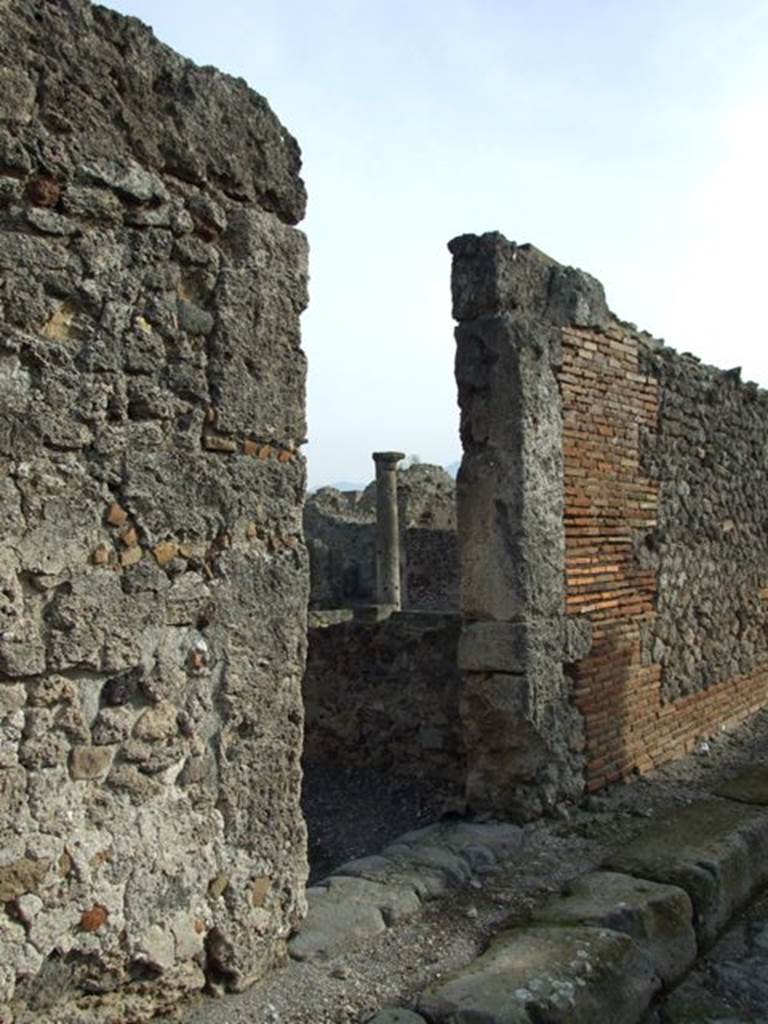 VI.5.10 Pompeii. December 2007. Entrance doorway.