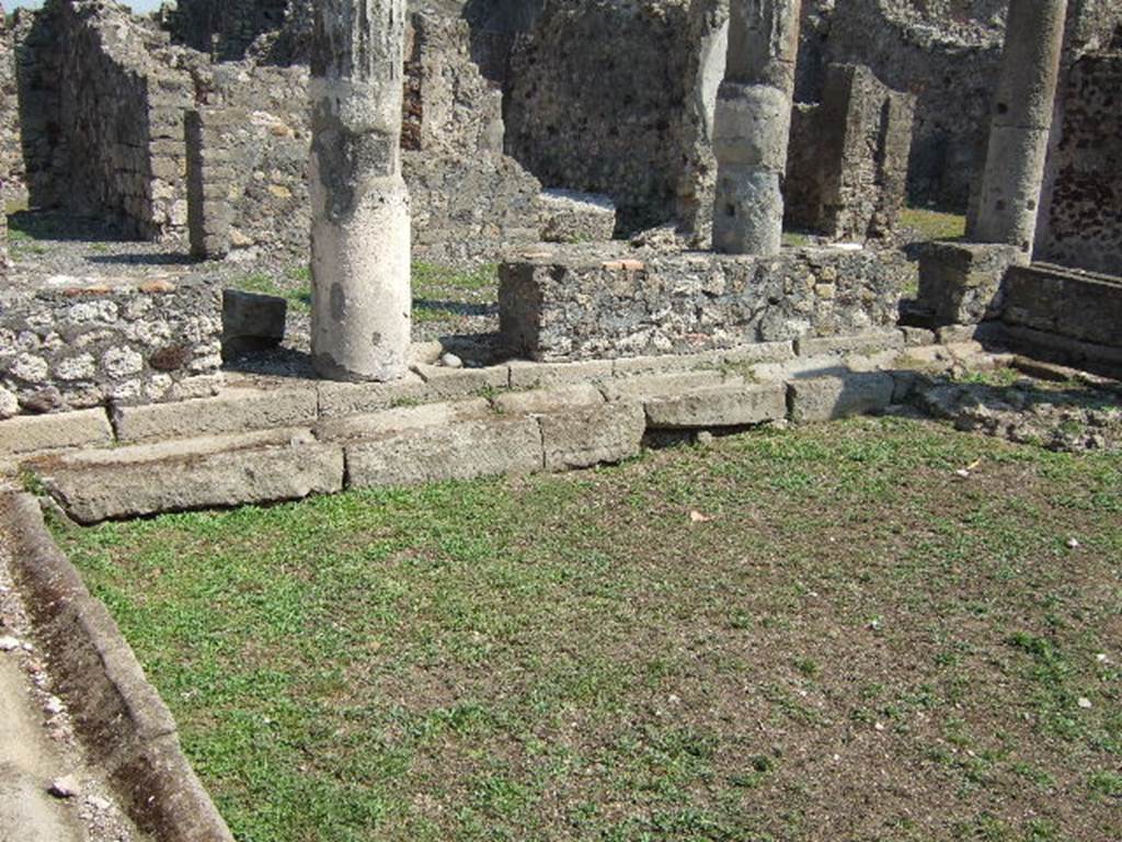 VI.5.10 Pompeii. September 2005. Drainage gutter on east edge of peristyle.