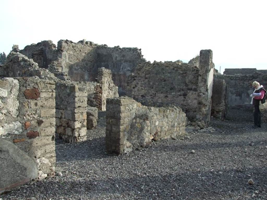 VI.5.10 Pompeii. December 2007. Looking south along east portico of room 1, peristyle.