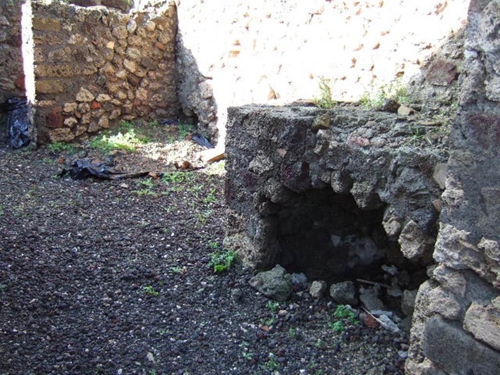 VI.5.14 Pompeii. December 2005. North wall of kitchen, with hearth.