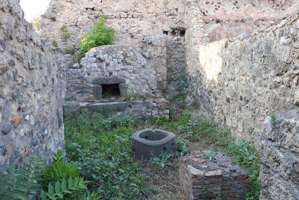 VI.5.15 Pompeii. December 2018. Looking north in bakery. Photo courtesy of Aude Durand.