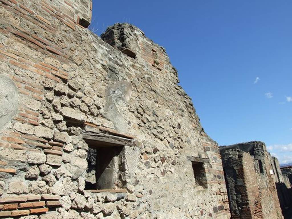 VI.5.16 Pompeii.  March 2009.  Front of house with plaque at upper floor level.