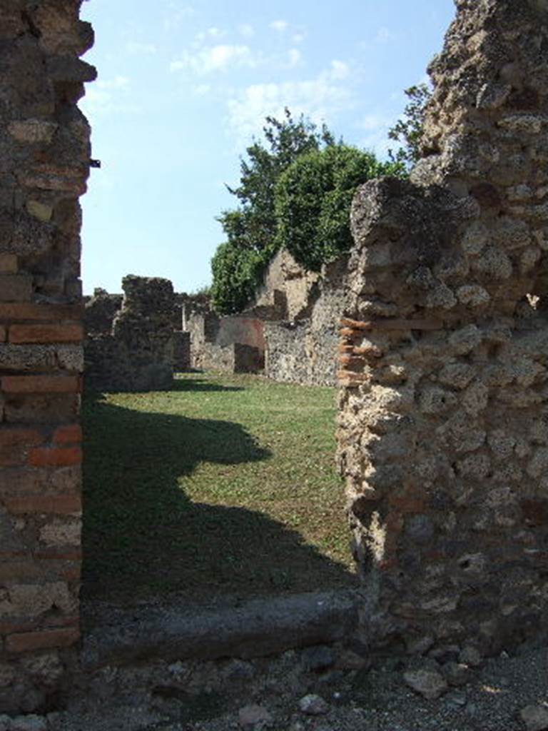 VI.5.20 Pompeii. September 2005. Looking west to entrance doorway.