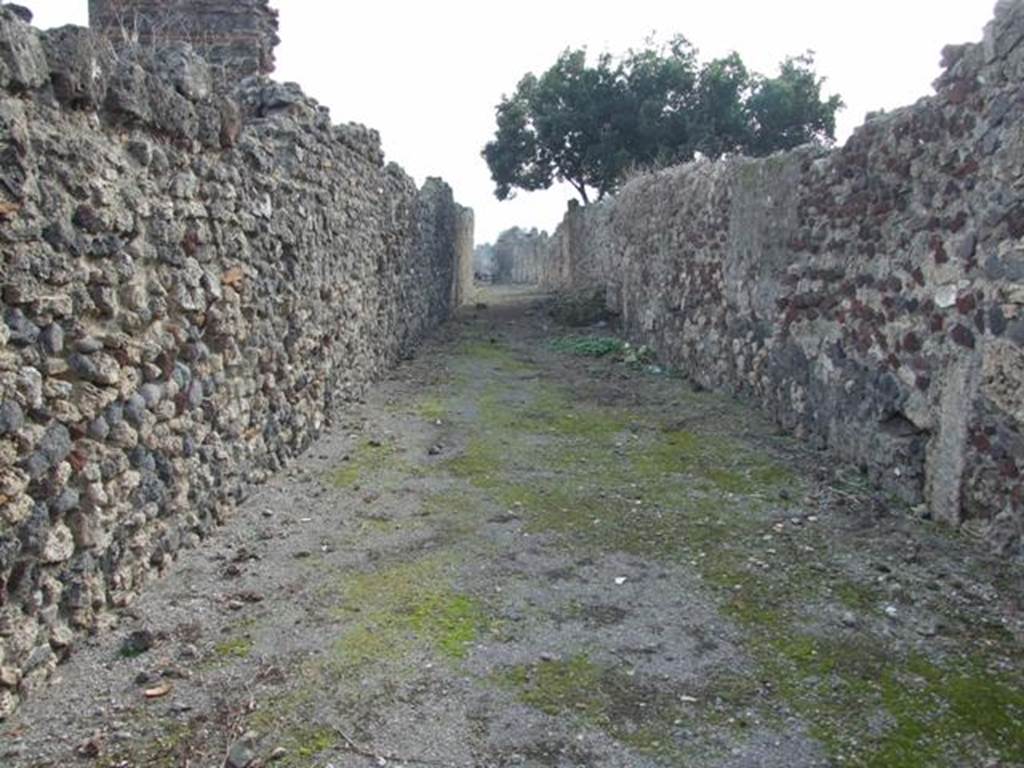 Vicolo della Fullonica looking south from outside VI.5.21, Pompeii.