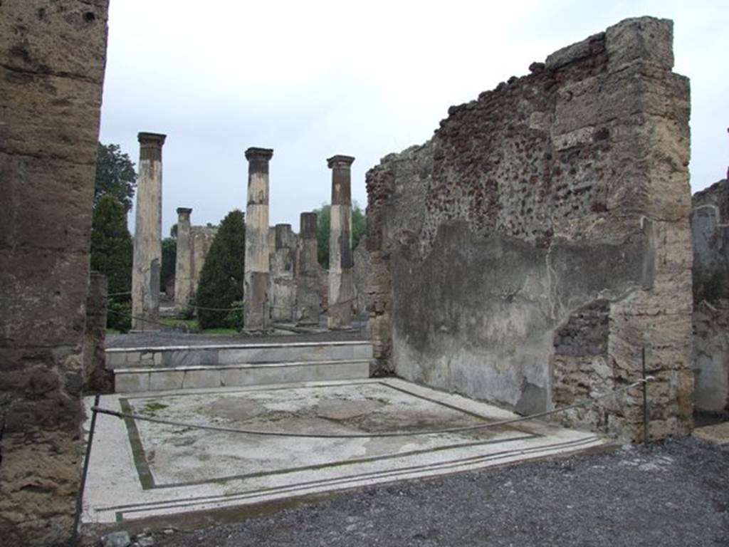 VI.6.1 Pompeii. December 2007. Room 6, tablinum on north side of  atrium.