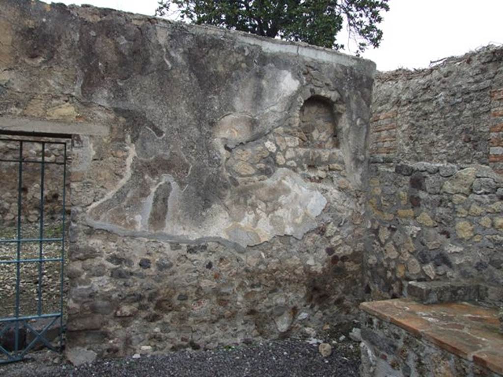 VI.6.1 Pompeii. December 2007.  Room 16.  Kitchen area in north west corner of peristyle.  Niche on north wall.