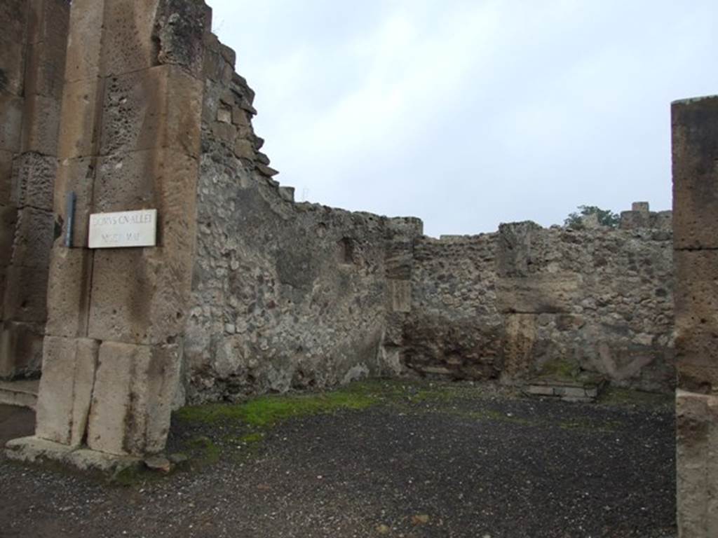 VI.6.2 Pompeii. December 2007. West wall of shop, with niche.