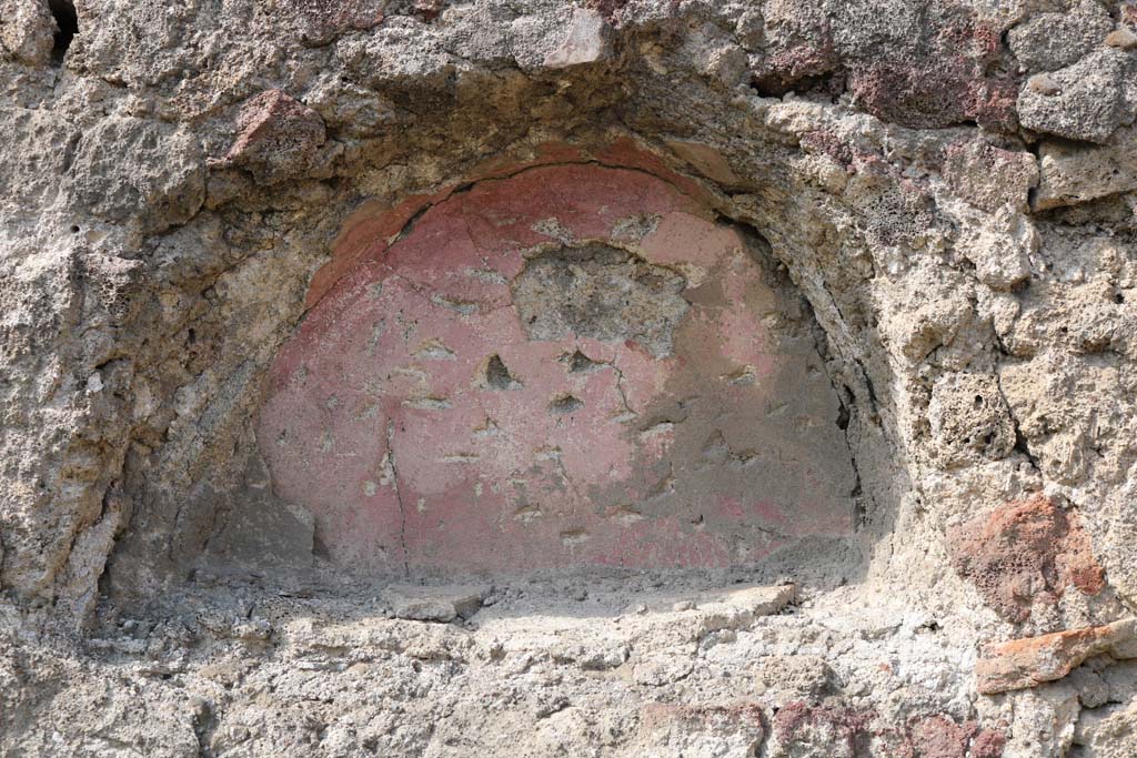 VI.6.2 Pompeii. December 2018. Niche in west wall of shop. Photo courtesy of Aude Durand.