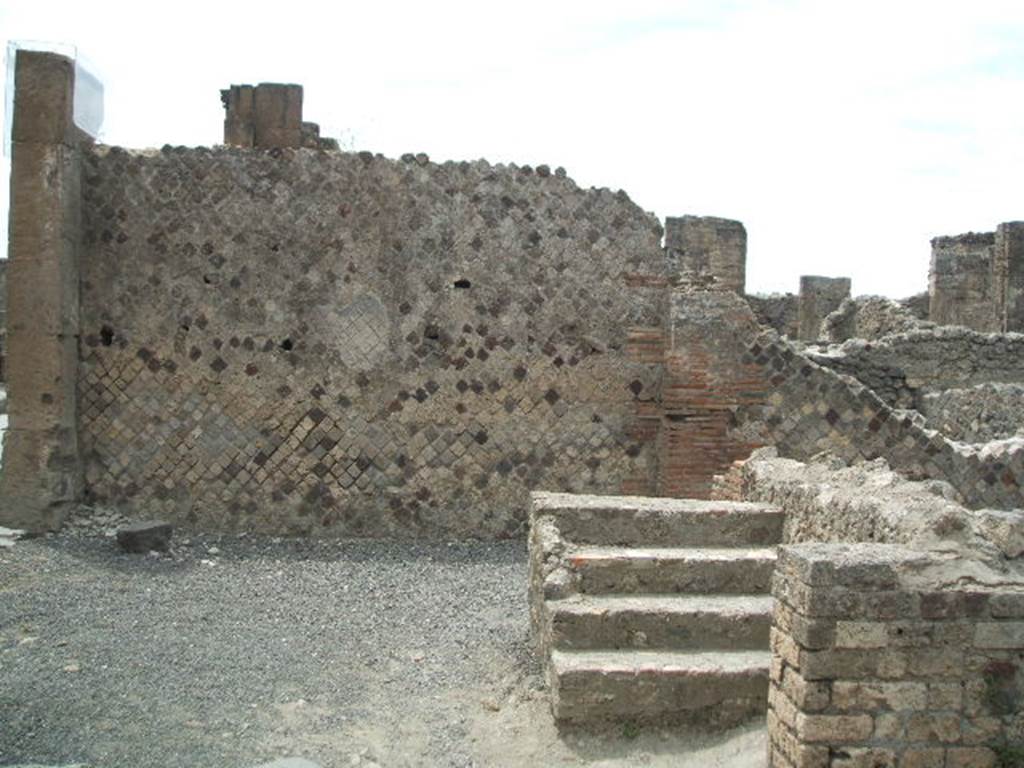 VI.6.5 Pompeii. May 2005. Looking west across corner shop.