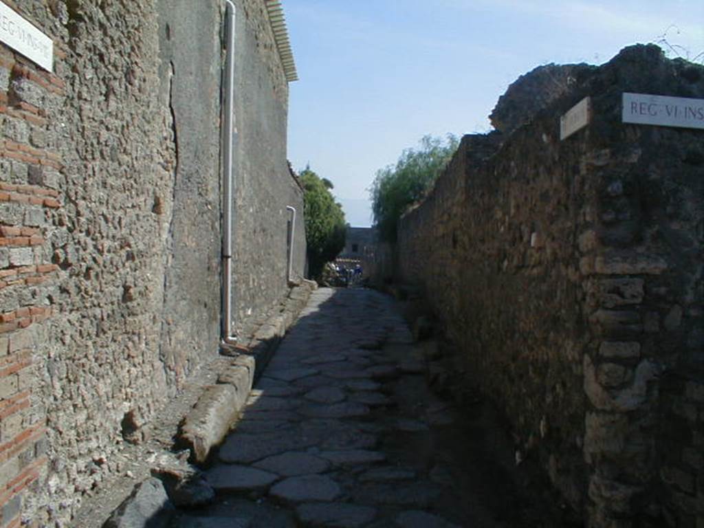 VI.8    Vicolo della Fullonica looking south to Forum Baths at end    VI.6.11