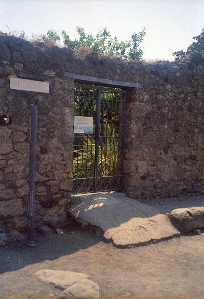 VI.6.12 Pompeii. July 2011. Entrance doorway. Photo courtesy of Rick Bauer.