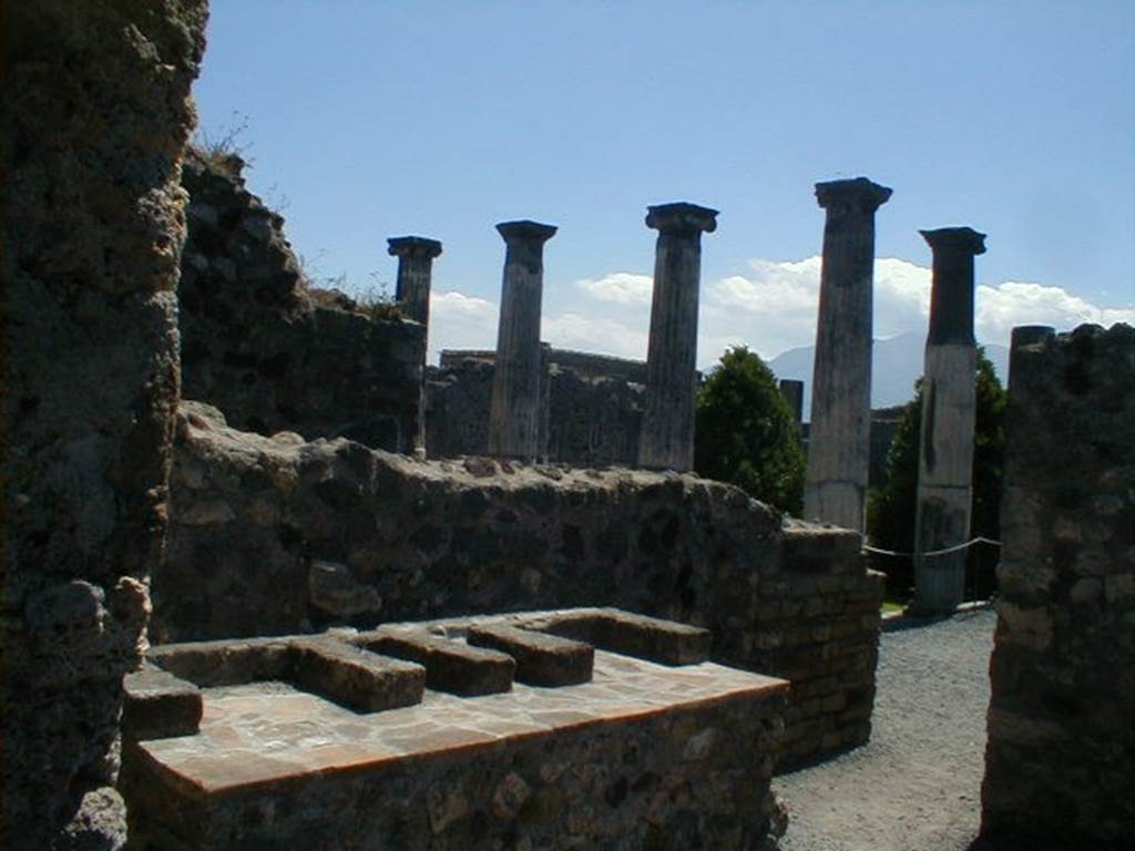 VI.6.13 Pompeii. May 2004. Looking south through doorway into kitchen of VI.6.1.