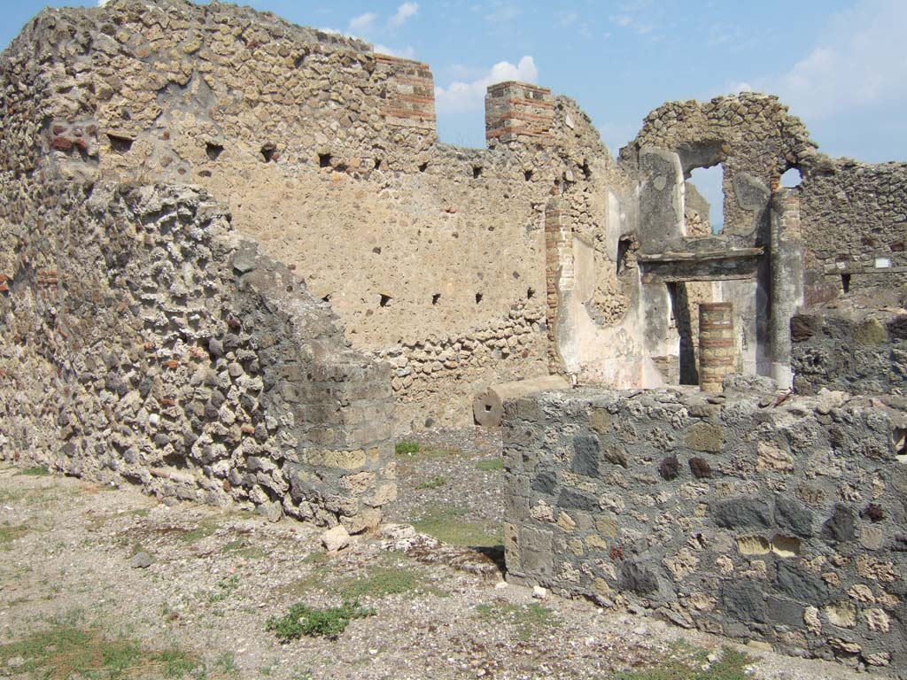 VI.7.1 Pompeii. September 2005. Entrance on Vicolo della Fullonica.