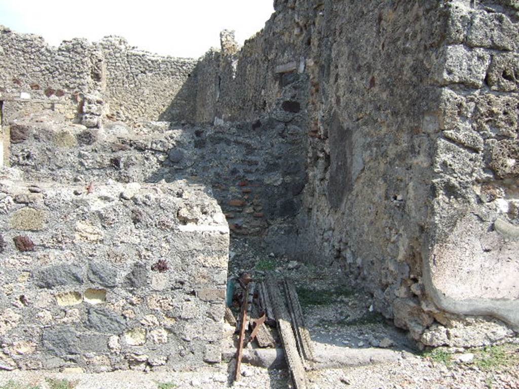 VI.7.2 Pompeii.  September 2005.  Entrance to Steps to Upper Floor.

