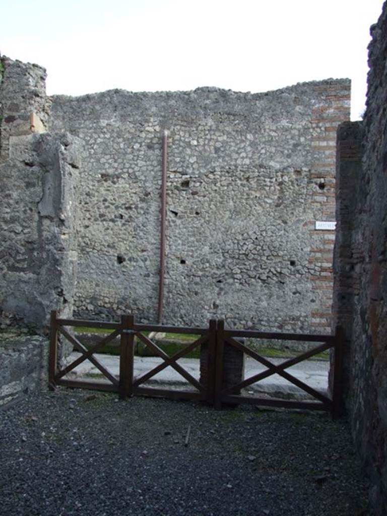 VI.7.5 Pompeii.  March 2009. Looking south at entrances to both VI.7.5 and VI.7.4