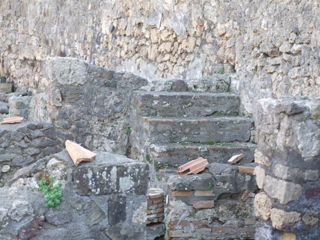 VI.7.7 Pompeii.  March 2009. Staircase against the west wall of the South Portico.  Looking south.