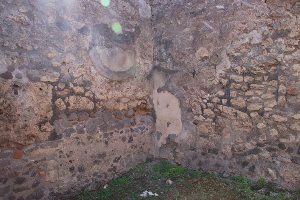 VI.7.8 Pompeii. October 2022. Looking towards south-west corner of shop. Photo courtesy of Klaus Heese.