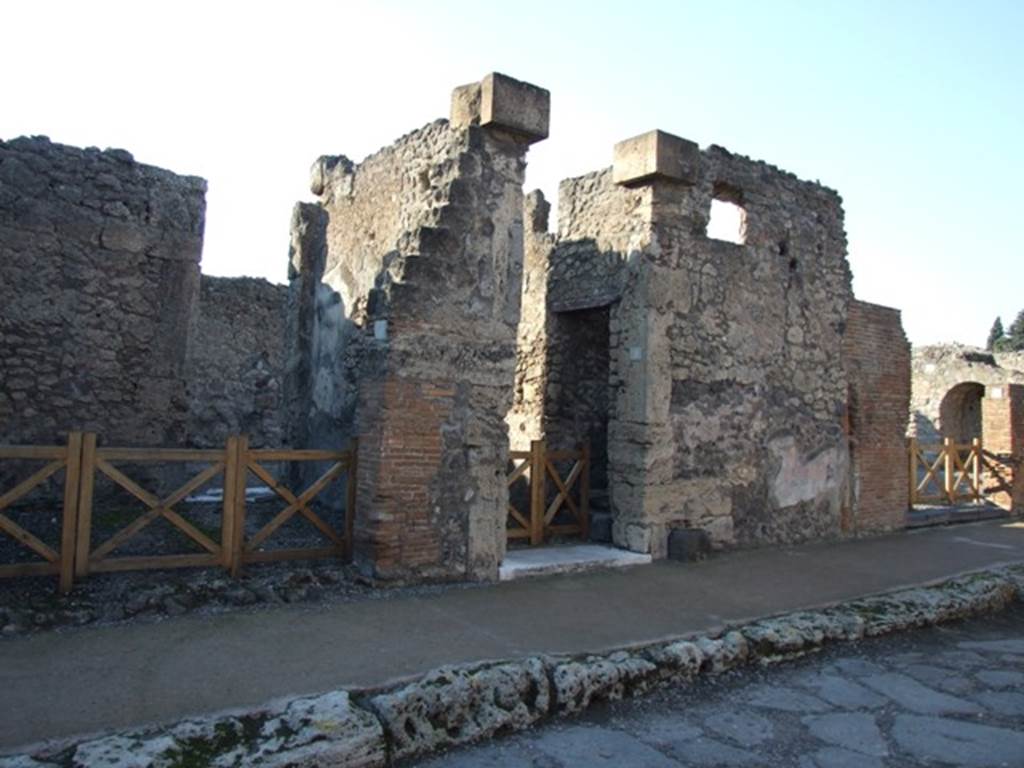 VI.7.8 Pompeii.  December 2007.  Pilaster between VI.7.8 and VI.7.9, which had the wall painting of the Procession of the Carpenters.   