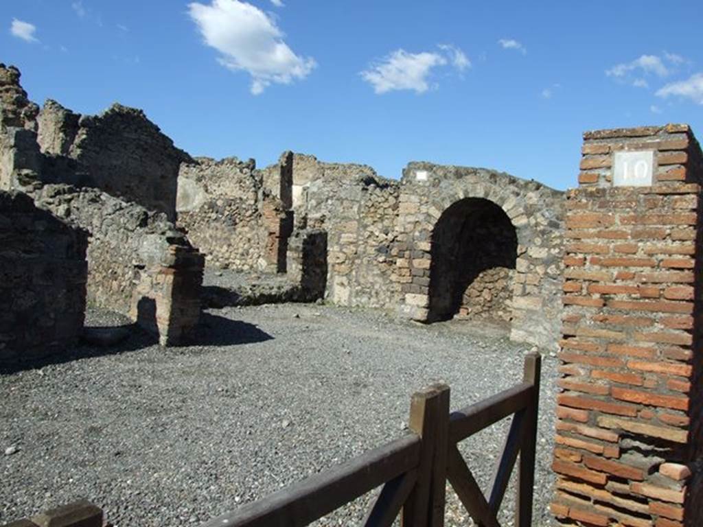 VI.7.10 Pompeii.  March 2009.  North side looking into VI.7.11.