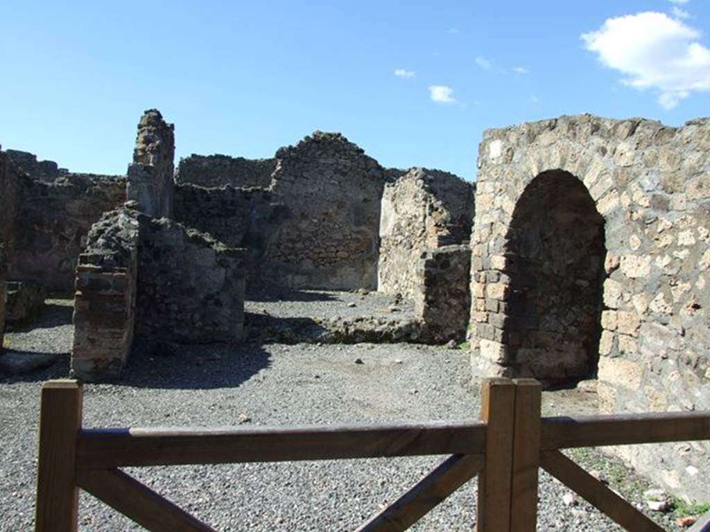 VI.7.11 Pompeii.  March 2009.  Looking west across atrium.