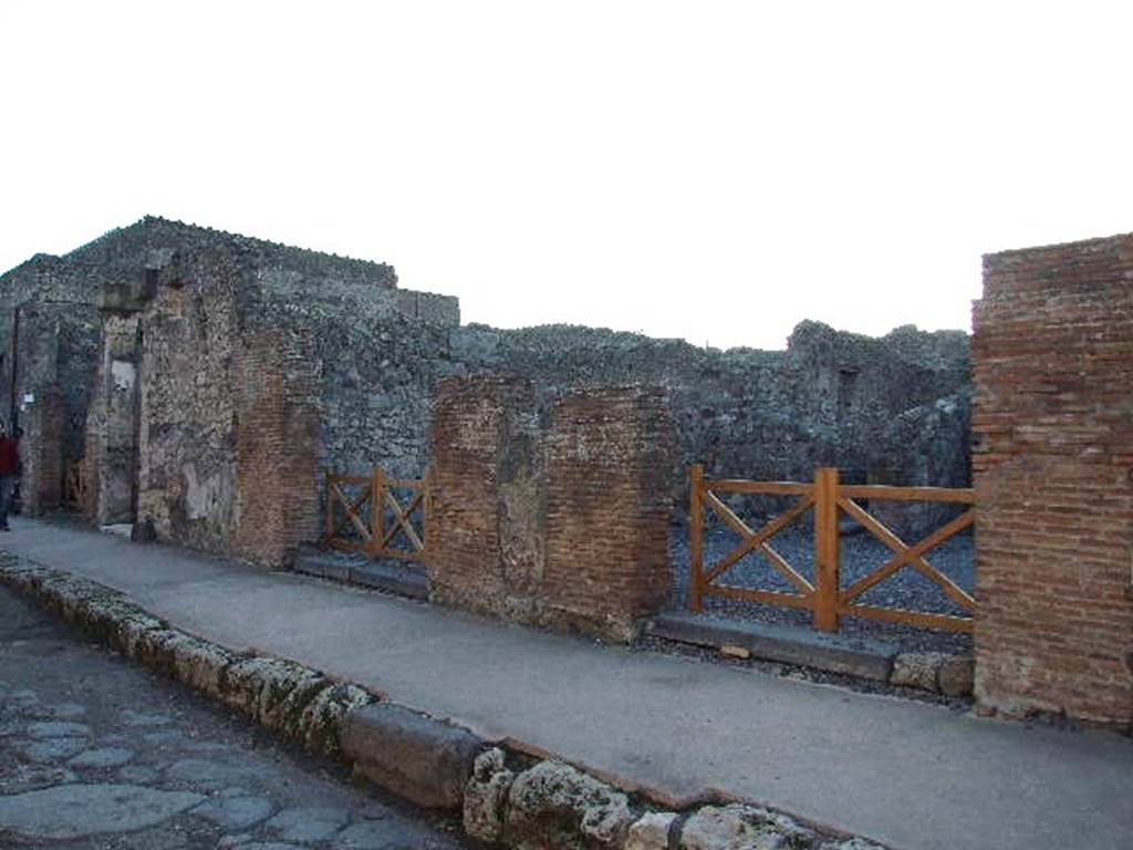 VI.7.11 Pompeii, right hand gate and VI.7.10 centre gate. December 2007. Looking south along west side of Via Mercurio.