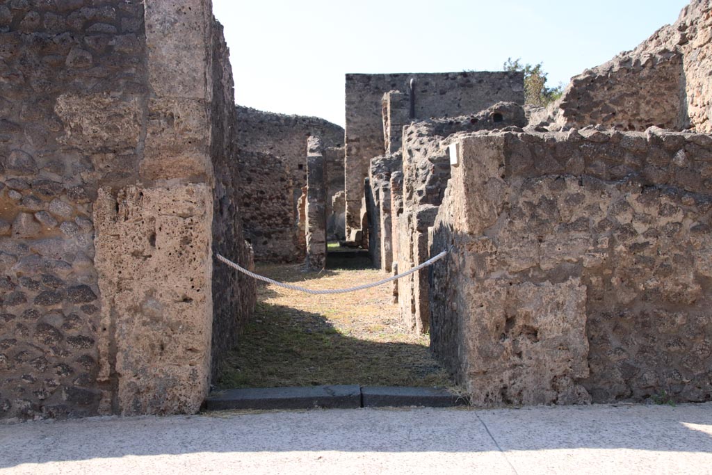 VI.7.16Pompeii. October 2022. Looking west through entrance doorway. Photo courtesy of Klaus Heese.