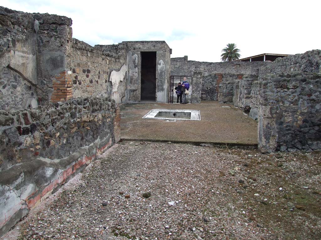 VI.7.18 Pompeii. December 2006. Looking east across tablinum and atrium towards front entrance.