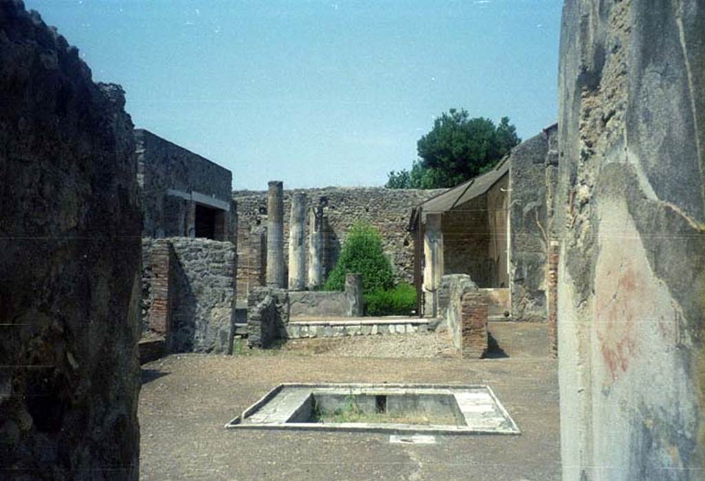 VI.7.18 Pompeii. July 2011. Looking west across atrium from entrance corridor. Photo courtesy of Rick Bauer.