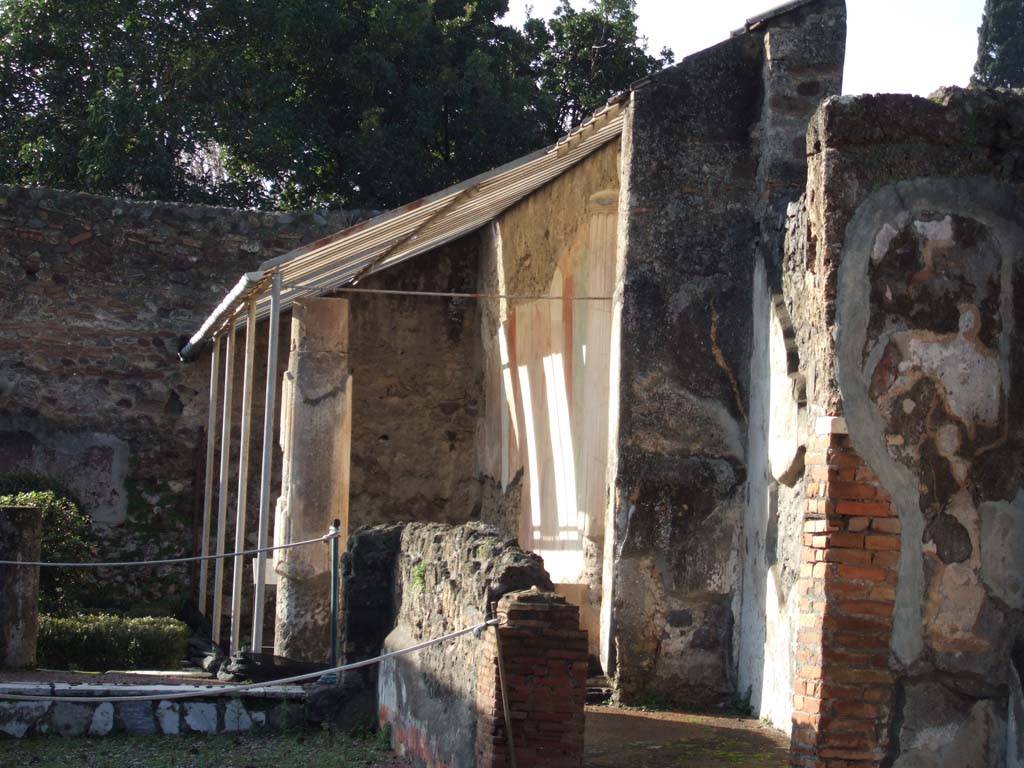 VI.7.18 Pompeii. December 2005. Looking across tablinum to peristyle.