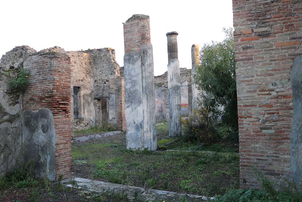 VI.7.20 Pompeii. December 2018. 
Looking south from doorway of triclinium towards north portico of peristyle. Photo courtesy of Aude Durand.
