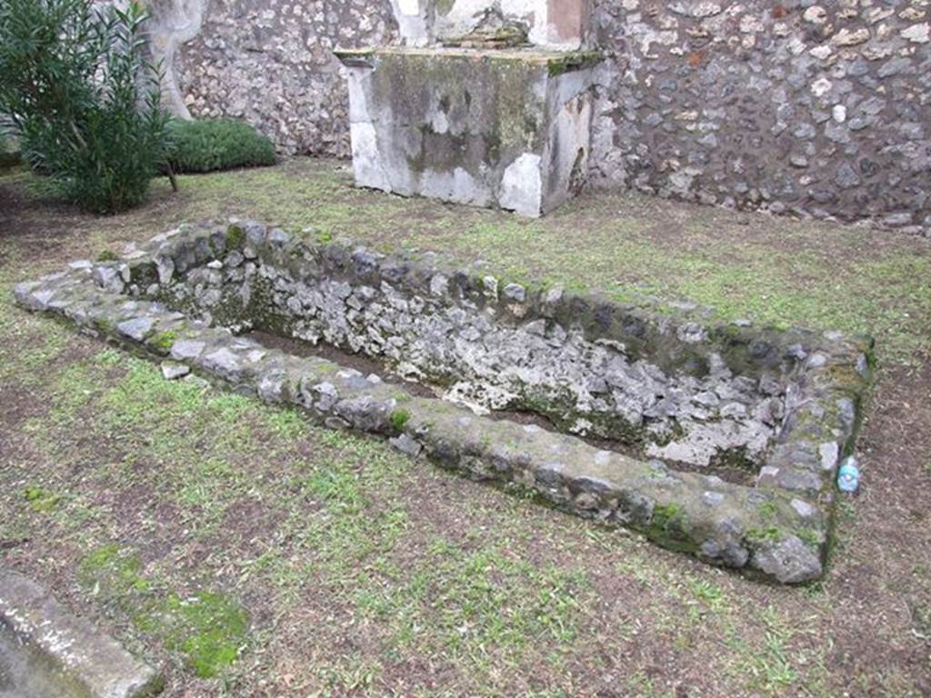 VI.7.20 Pompeii. December 2006. Peristyle pool. According to Jashemski, in the centre of the garden was a large rectangular pool which was 1.20 x 2.70m and 0.70m deep. Against the west wall was a very large aedicula shrine. Found in a recess in the portico were busts of Venus, a young boy and a woman.
See Jashemski, W. F., 1993. The Gardens of Pompeii, Volume II: Appendices. New York: Caratzas. (p.130)
