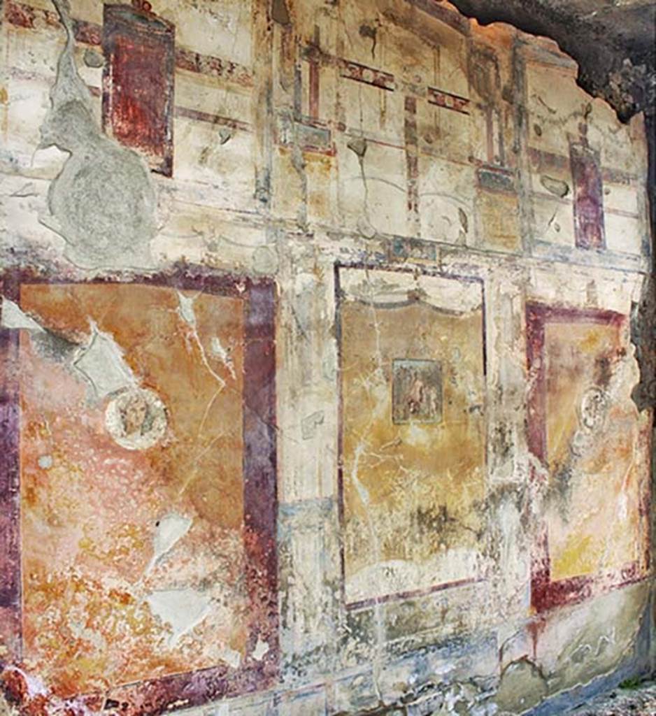 VI.7.23 Pompeii. South wall of tablinum, looking west. Photo courtesy of Davide Peluso.