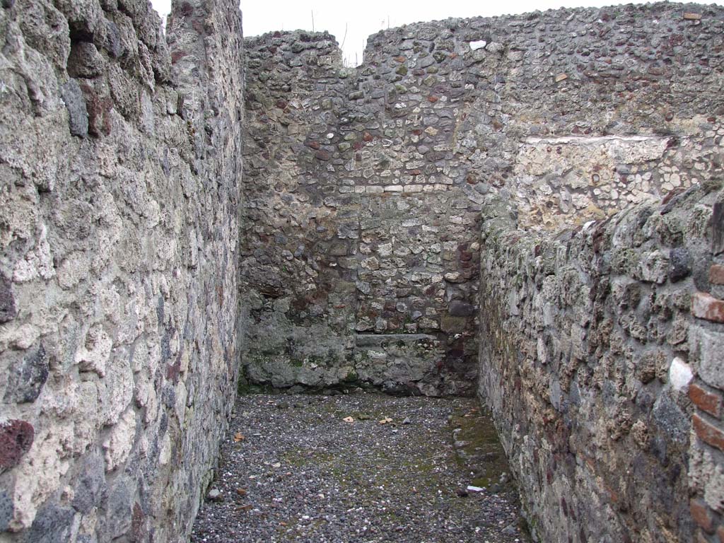 VI.7.23 Pompeii. December 2006. Looking west across small room or storeroom, on south side of triclinium.