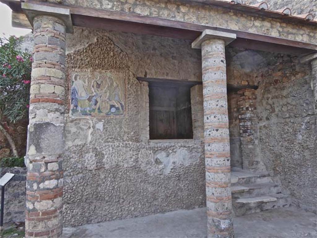 VI.7.23 Pompeii. October 2014.  Looking west across the site of the summer triclinium to the window and doorway leading into the cubiculum/bedroom. Photo courtesy of Michael Binns.
