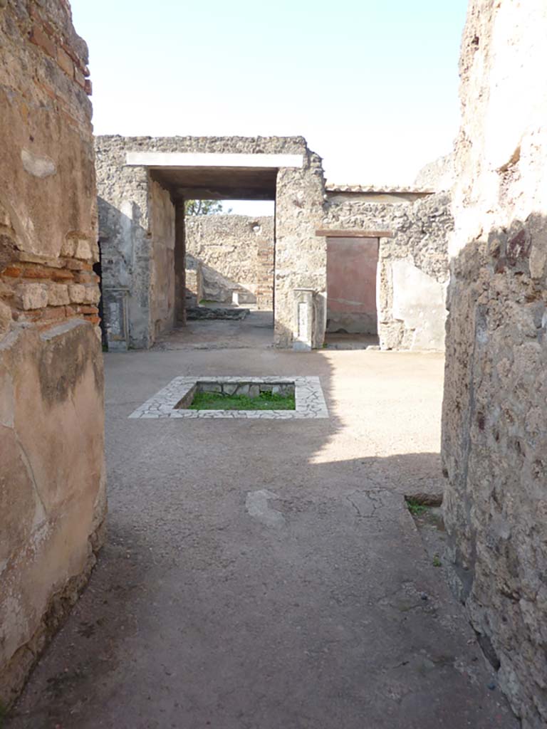 VI.7.23 Pompeii. October 2014. Looking west across atrium from entrance corridor.
Foto Annette Haug, ERC Grant 681269 DÉCOR.
