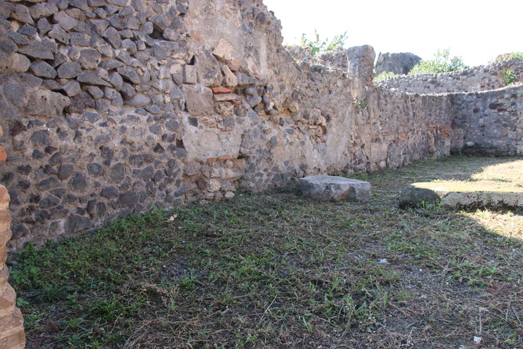 VI.7.26 Pompeii. October 2022. Looking west along south wall. Photo courtesy of Klaus Heese. 