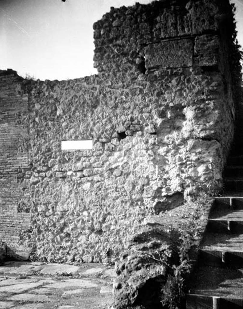 230783 Bestand-D-DAI-ROM-W.1270.jpg
VI.7.26 Pompeii. W.1270. Looking towards north-east corner of insula 7, north of VI.7.26.
The site of the street altar would have been in the wall, lower centre right. 
Photo by Tatiana Warscher. With kind permission of DAI Rome, whose copyright it remains. 
See http://arachne.uni-koeln.de/item/marbilderbestand/230783 
