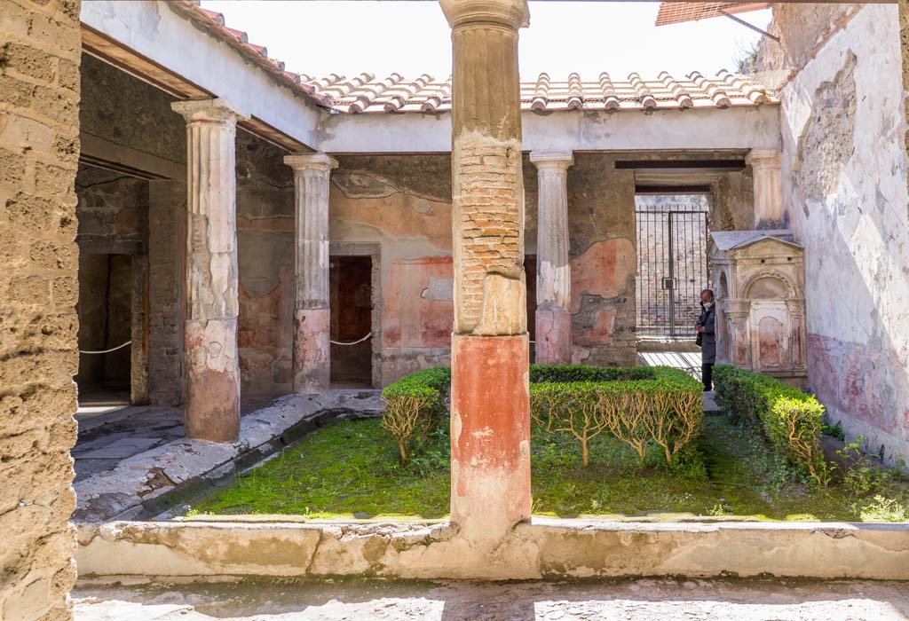 VI.8.3/5 Pompeii. April 2022. 
Looking west across peristyle garden from east portico outside of room 12. Photo courtesy of Johannes Eber.
